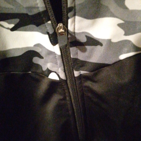 Puma Black and Gray Windbreaker with Camo Design - Picture 3 of 5